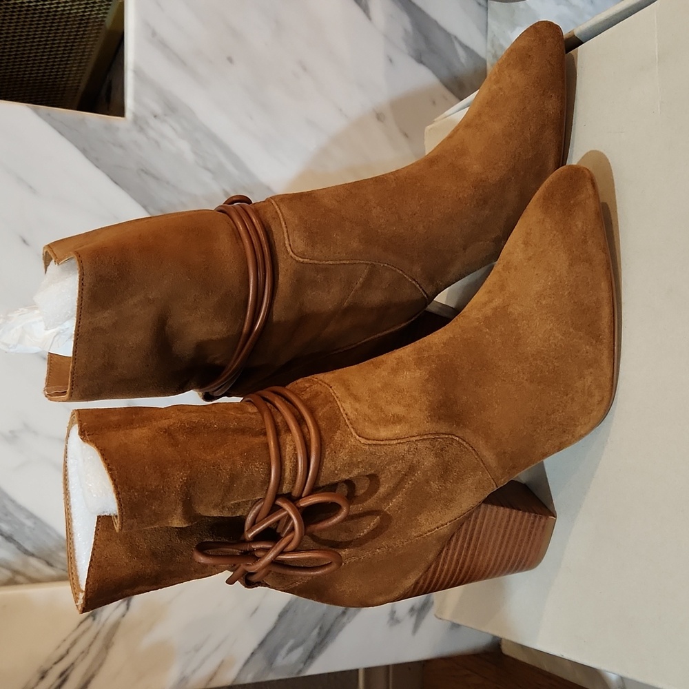 URBAN OUTFITTERS CARLA SUEDE SLOUCH BOOTS  Size 9    NWT!!!